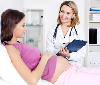 Во время беременности не стоит пренебрегать врачебными консультациями. Прежде всего, специалист поможет успокоиться, даст общие советы, ведь стресс может серьезно ухудшить состояние женщины.