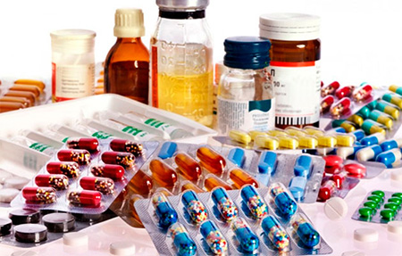 При дерматите зачастую приходится использовать препараты сразу из нескольких фармакологических групп