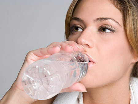 Достаточное количество чистой воды уменьшает проявления атопического дерматита