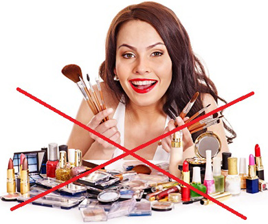 При дерматите лица нельзя пользоваться косметикой, особенно декоративной