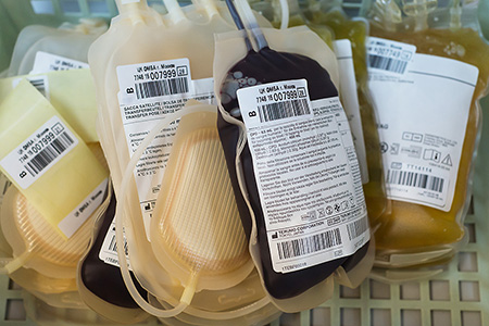 В случае необходимости применяется переливание крови и ее отдельных компонентов