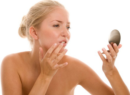 Если кожа на лице чешется, шелушится, покрывается пятнами – это может быть проявлением начинающегося кожного заболевания