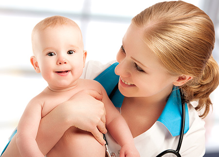 Только доктор может правильно подобрать лечение, соответствующее возрасту ребенка и виду новообразования