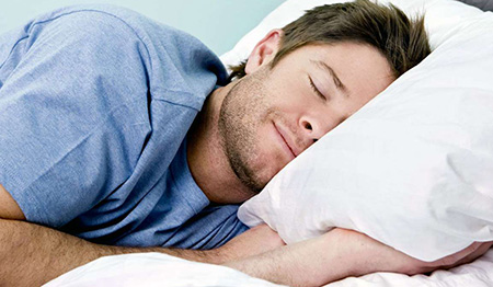 Важным фактором прочного иммунитета является здоровый сон, которому следует уделять не менее 8 часов в сутки