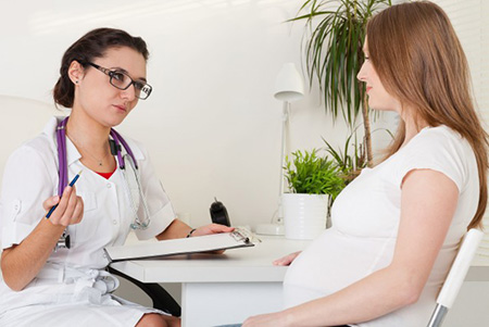 При любых заболеваниях во время беременности нужна консультация врача
