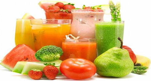 Фруктовые и овощные соки содержат ударное количество витамина С, который борется с вирусом