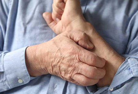 Связанные с зудом заболевания наиболее характерны для пожилого населения. Старческий зуд рекомендуется лечить, используя индивидуальный подход.