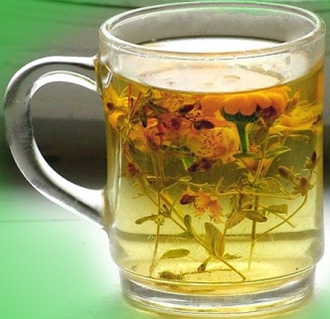 Если поменять черный чай на напиток из череды, то симптомы механической крапивницы исчезнут гораздо быстрее