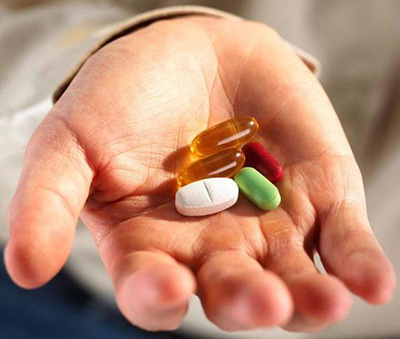 При некоторых видах заболевания могут использоваться лекарства в таблетках и инъекциях