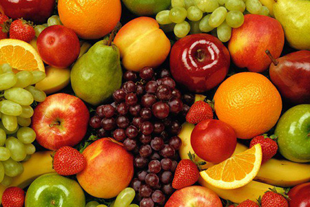 Рекомендовано больше свежих фруктов, овощей, зелени, которые богаты клетчаткой, витаминами и микроэлементами