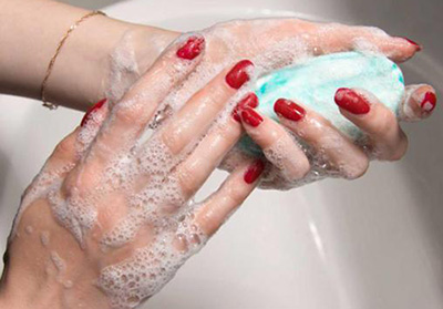 Главное профилактическое средство – содержание в чистоте как тела, так и помещения. Руки следует мыть несколько раз в день.