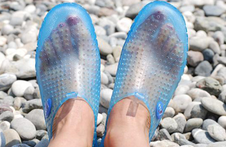Прямой путь к заражению грибком – ношение чужой обуви