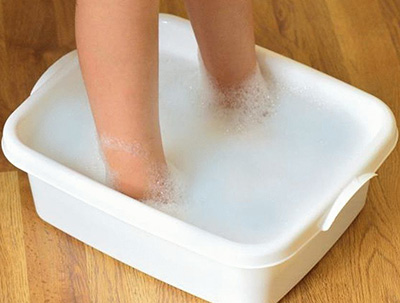 Ванночки помогают уменьшить зуд и воспаление детских ножек