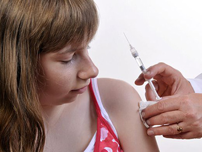 Профилактическая вакцинация против ВПЧ проводится девочкам в возрасте 9-12 лет, то есть до начала половой жизни