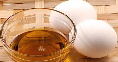Из касторового масла и яиц можно приготовить эффективную лечебную маску