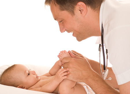 В зависимости от причины появления сыпи педиатр может направить ребенка на консультацию к другим специалистам, например, к гематологу